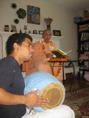 07-Narayana Prabhu from Venezuela impressed Janardan Maharaj with his mridanga playing