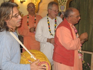 01-BS-Vaishnav-Maharaj-Memorial
