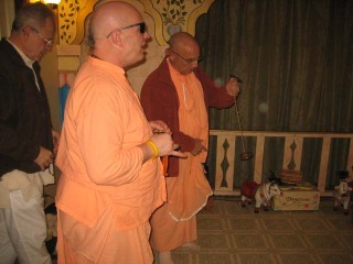 03-Janardan-Maharaj-Appearance-2012