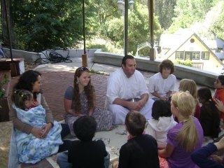 01-All the kids asked questions about the temple and Krishna Consciousness