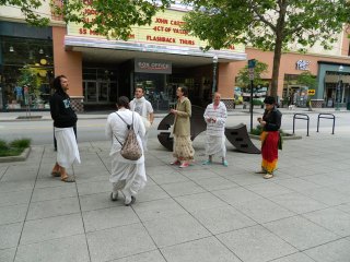 10 Nagarsankirtan in Santa Cruz with Ashram Maharaj