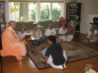 03-Srila Janardan Maharaj started his class with stories about his time with Srila Prabhupad