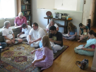 04-Guests came from all over Oregon and even as far as Canada to hear Srila Janardan Maharaj speak