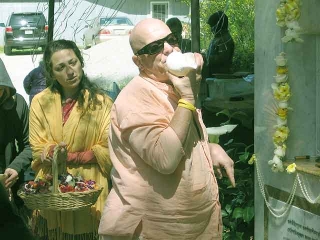 29-Srila Govinda Maharaj Disappearance Program in Soquel April 2012