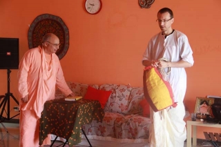 01-Srila Janardan Maharaj in Shenzhen, China