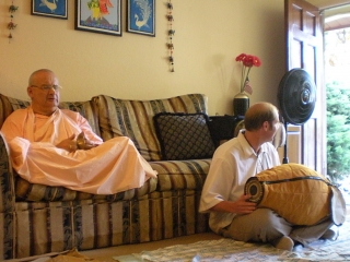 25-Parvat Maharaj and Jayananda Prabhu