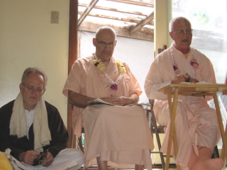 10-ashram-maharaj-sunday-feast