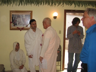 16-ashram-maharaj-sunday-feast