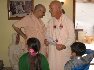 18-ashram-maharaj-sunday-feast