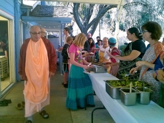 02-Thanksgiving at the Ashram