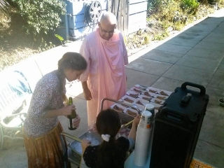 06-Thanksgiving at the Ashram