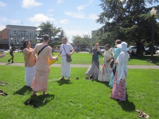 25-travelling-sankirtan-with-tyagi-maharaj.jpg