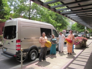 60-travelling-sankirtan-with-tyagi-maharaj.jpg