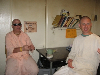 08 Ramai Prabhu Archa Niketan and Nevine Krishna Prabhu have a good laugh–as they are prone to do